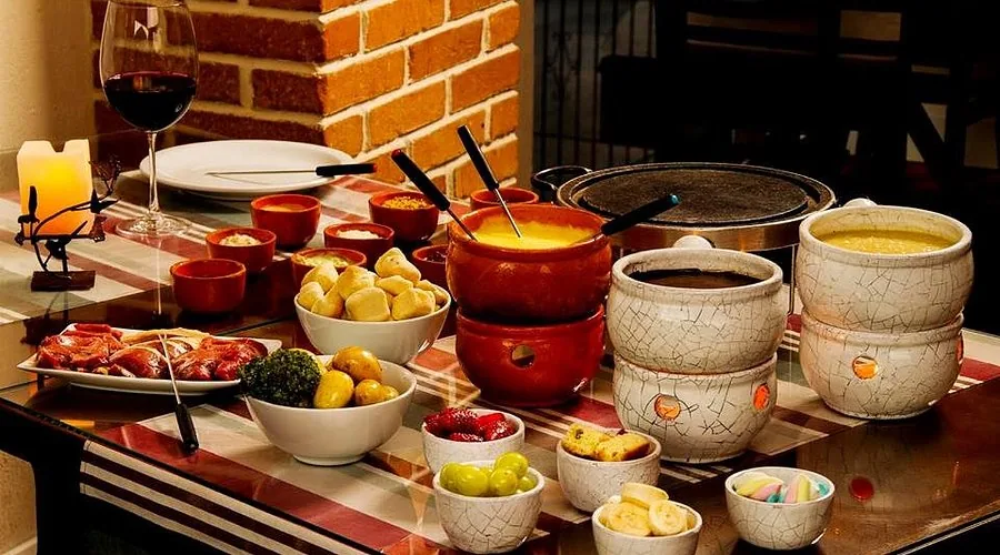 Fondue completo servido em Gramado na baixa temporada.